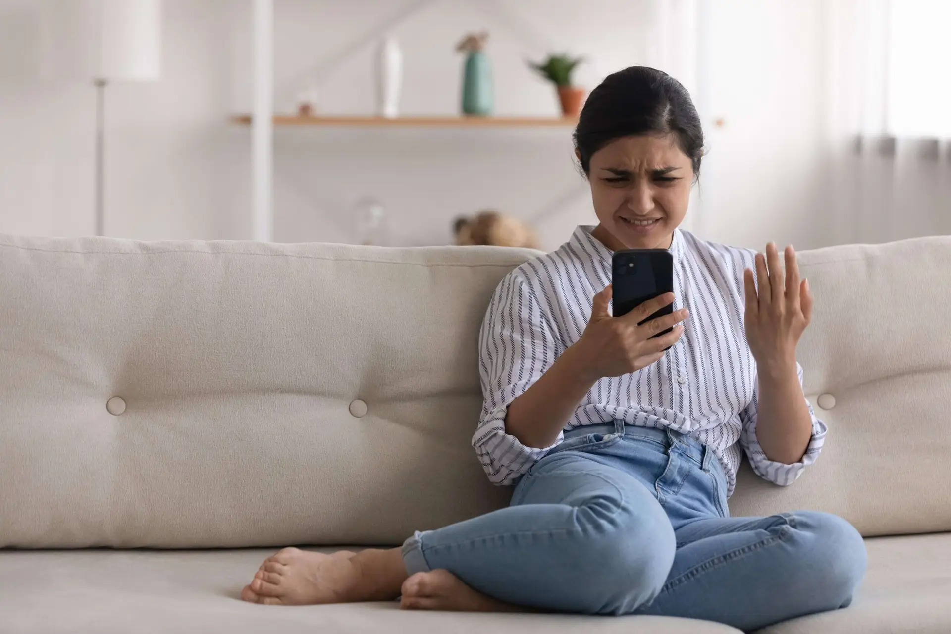 missed call text back, shutterstock scaled